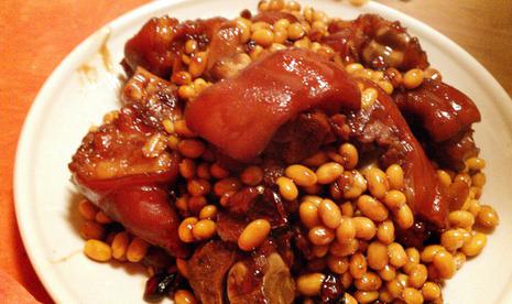 Braised Pork Trotters with Soybeans